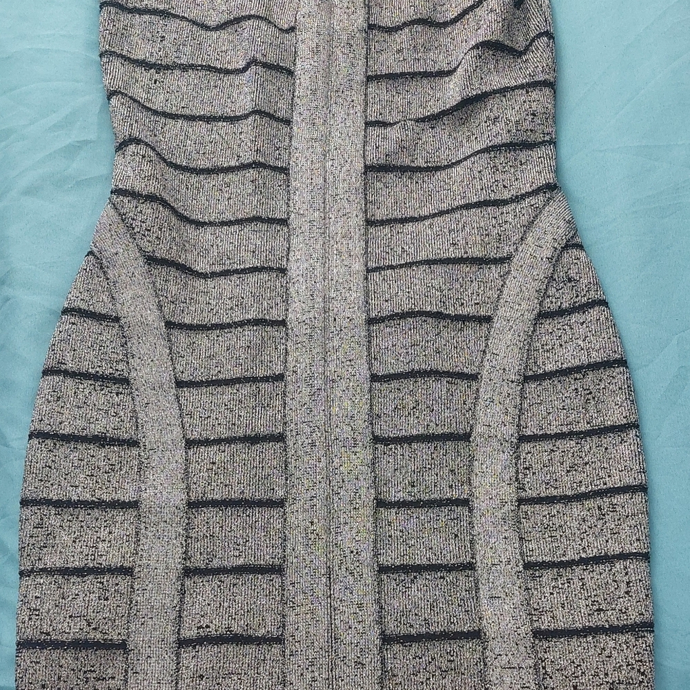GUESS SILVER AND BLACK METALIC SIZE SMALL SLEVELESS DRESS